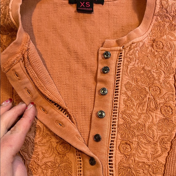 Elegant Peach Embroidered Sleeveless Blouse - Picture 3 of 3